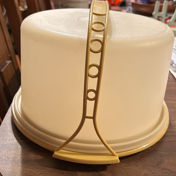 Vintage Tupperware Caketaker 🎂 - Picture 2 of 8